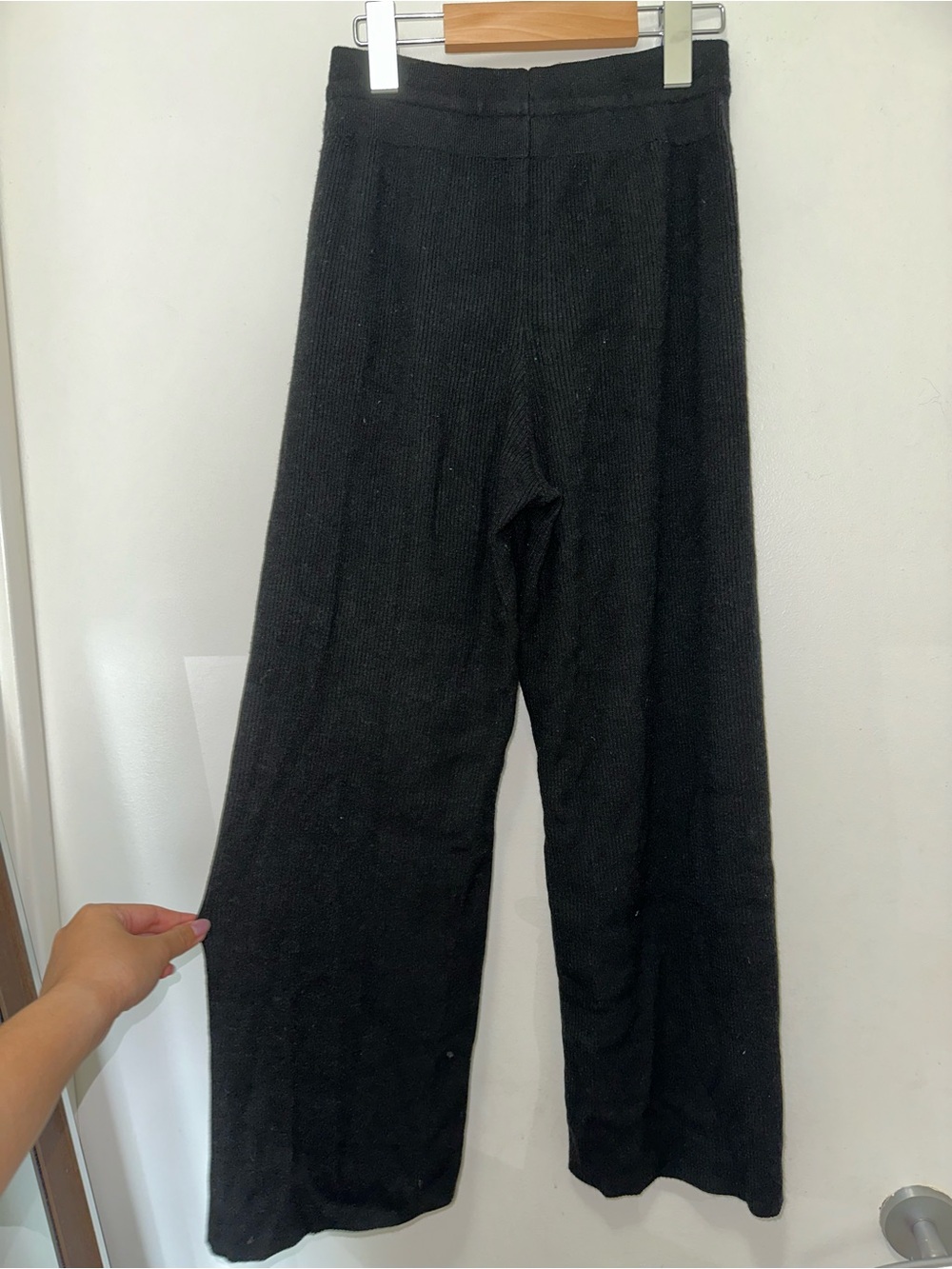 Uniqlo Black Wide-Leg Knit Pants